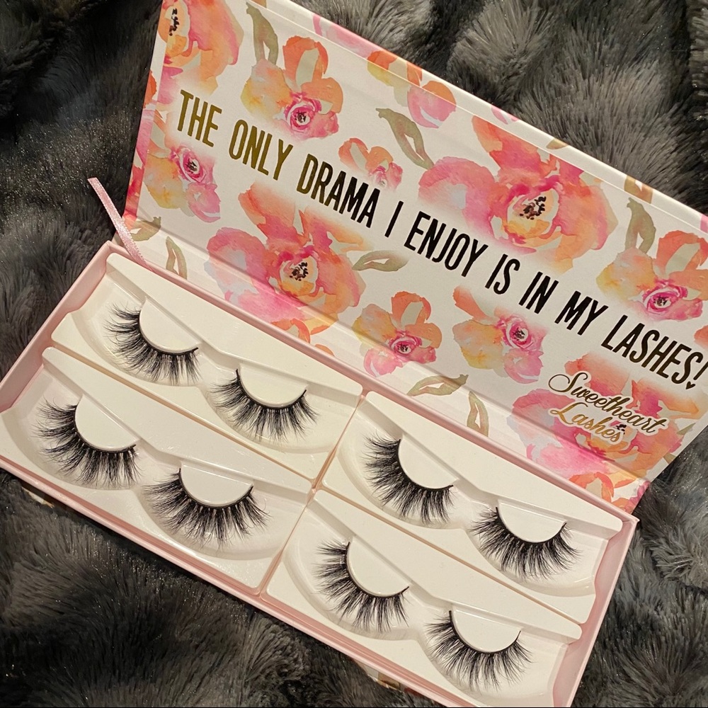 Sweetheart lashes in “Jules”